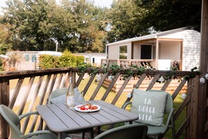 تناول الطعام بالخارج