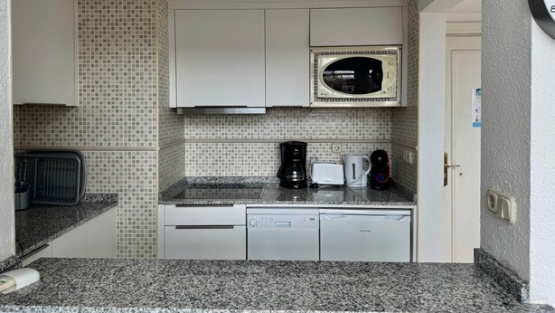 Fridge, microwave, oven, stovetop - 1.Skol Marbella 712A (Marbella)