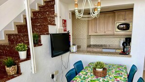 Fridge, microwave, oven, stovetop - 1.Skol Marbella 712A (Marbella)