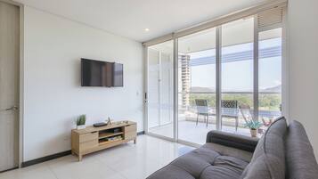 Leilighet – deluxe, balkong, byutsikt | Oppholdsområde