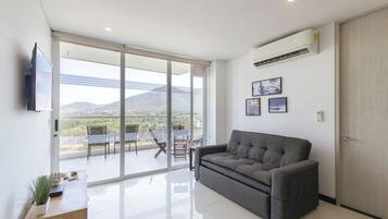 Leilighet – deluxe, balkong, byutsikt | Oppholdsområde