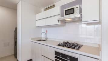Deluxe Apartment, Balcony, City View | Private kitchen