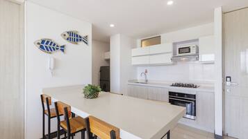 Leilighet – deluxe, balkong, byutsikt | Eget kjøkken