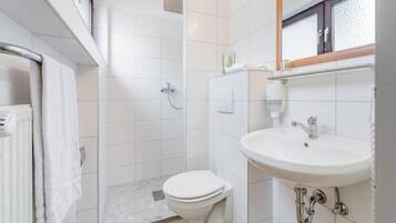 Apartment | Bathroom