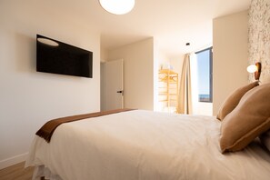 2 bedrooms, iron/ironing board, free WiFi, bed sheets - Casa Ventura - Charming Beachside Apartment with G (Mijas Costa)