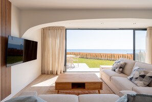 TV - Casa Ventura - Charming Beachside Apartment with G (Mijas Costa)