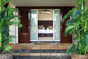 4 bedrooms, iron/ironing board, WiFi, bed sheets - Prestige 4-Bedroom Villa / Infinity Pool & Outdoor Lounge (Bel Ombre)
