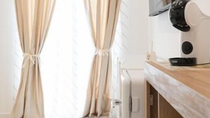 奢華套房, 陽台, 城市景觀 | 免費迷你吧物品、遮光布/窗簾、熨斗/熨衣板、免費無線上網
