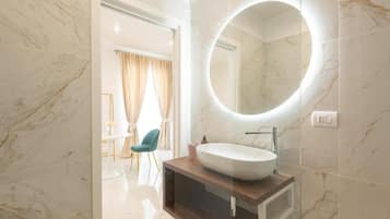 Luxury Suite, Balcony, City View | Bathroom