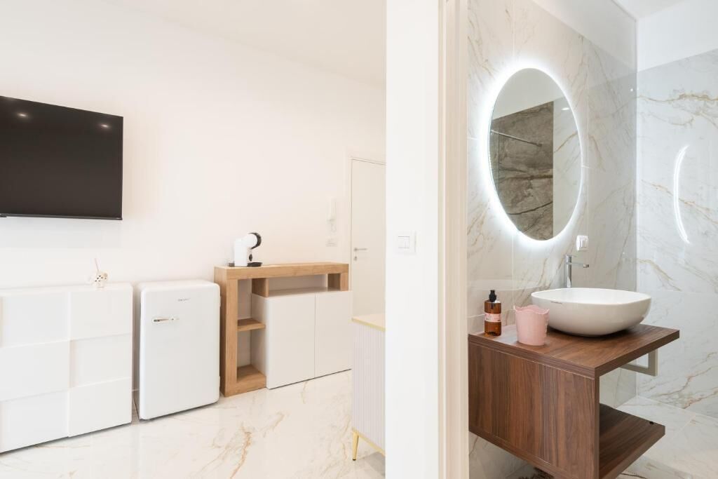 Luxury Suite, Balcony, City View | Bathroom