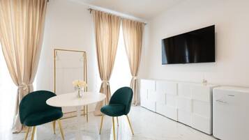 Luxury Suite, Balcony, City View | Dining