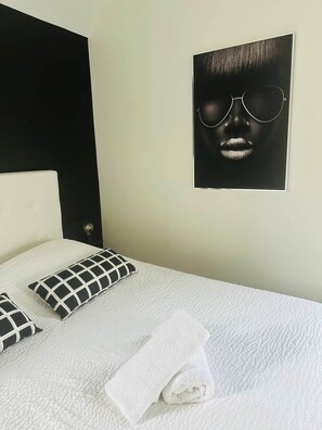 1 bedroom, iron/ironing board, WiFi, bed sheets - Pause grand air • Balcon • Pkg • Cœur historique (Sarlat-la-Canéda)
