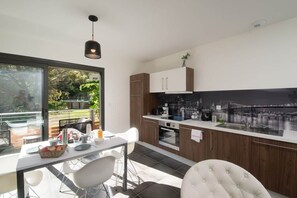 Private kitchen - Pause grand air • Balcon • Pkg • Cœur historique (Sarlat-la-Canéda)