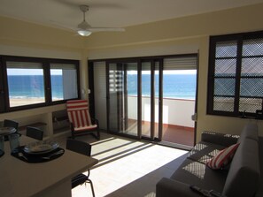 Living area - Holiday Home 'Alvor Magnificent Beach View' with Sea View, Balcony and Wi-Fi (Alvor)