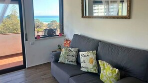 Living area - Holiday Home 'Alvor Beach - Only 50 Meters Away' with Sea View, Wi-Fi and Air Conditioning (Alvor)