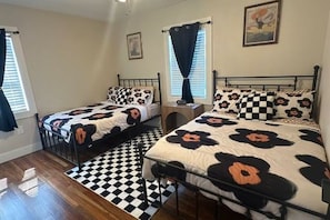 2 bedrooms, iron/ironing board, travel cot, free WiFi - "The Amber House" : The Perfect Beach Vacation Home (corpus christi)