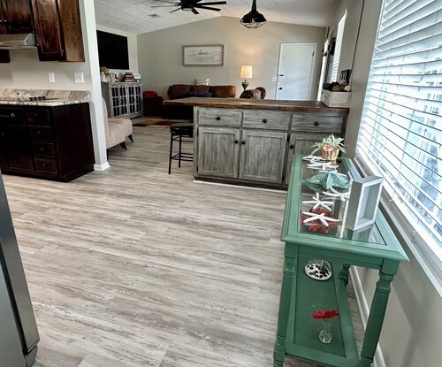 3-bedroom house in tranquil Lynn Haven, beautiful sunsets, & minutes to PCB.