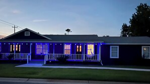 A residential house with a porch, a small front yard, and a clear sky. - 3-bedroom house in tranquil Lynn Haven, beautiful sunsets, & minutes to PCB. (Lynn Haven)