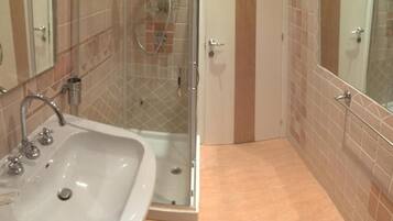 Habitació individual bàsica, vistes al pati | Bany