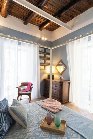 Free WiFi, bed sheets - Maison Bayard - Two Bedroom Apartment, Sleeps 4 (Naples)