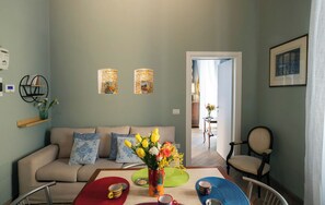 Smart TV - Maison Bayard - Two Bedroom Apartment, Sleeps 4 (Naples)