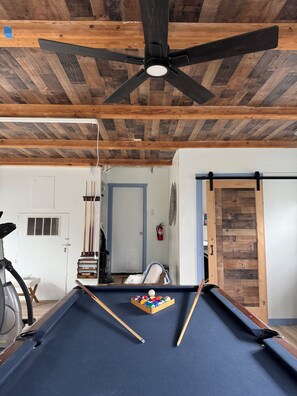 Games room - Book your Perfect Coastal Getaway today and create unforgettable beach memories! (Lincoln City)
