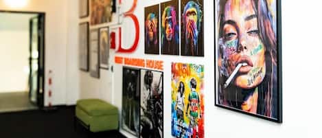 المنشأة من الداخل