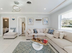 Living area - Luxury 2BR Hollywood Retreat w/ Jacuzzi & Free Parking (Hollywood)