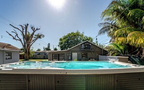 Pool - Luxury 2BR Hollywood Retreat w/ Jacuzzi & Free Parking (Hollywood)