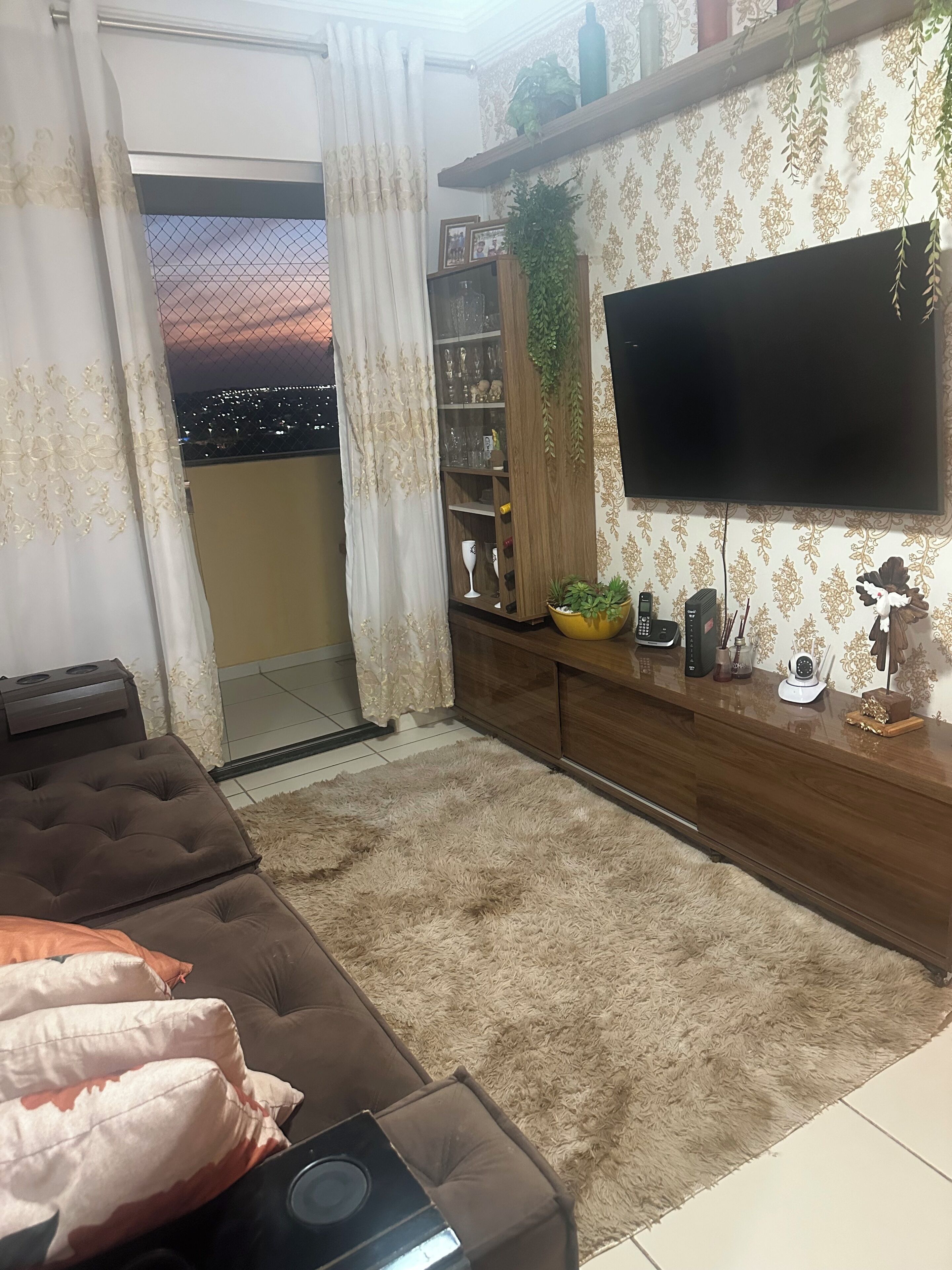 Apartamento 2 Quartos Completo | Suíte C/ Ar | Confortável C/ Garagem - Goiânia