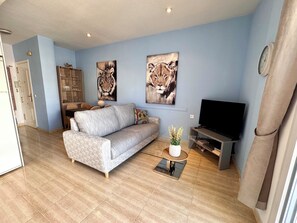 Living area - Luxurious apartment, 5 min walk to the beach and centrum Torrevieja (Torrevieja)