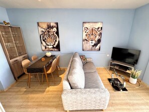 Living area - Luxurious apartment, 5 min walk to the beach and centrum Torrevieja (Torrevieja)