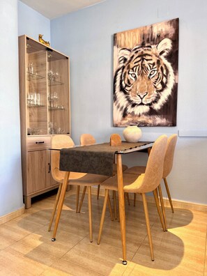Dining - Luxurious apartment, 5 min walk to the beach and centrum Torrevieja (Torrevieja)