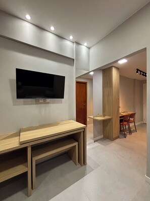 Interior - Newly Renovated Studio in Copacabana – Posto 4 (5-minute walk to the beach) (Rio de Janeiro)