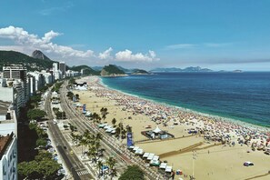 Beach - Newly Renovated Studio in Copacabana – Posto 4 (5-minute walk to the beach) (Rio de Janeiro)