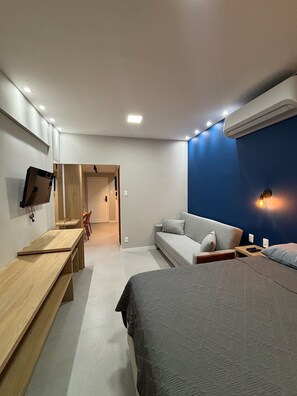 1 bedroom, WiFi, bed sheets - Newly Renovated Studio in Copacabana – Posto 4 (5-minute walk to the beach) (Rio de Janeiro)