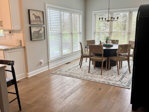 Dining - Spacious 5-bed home tucked away in Crestwood with direct access to interstate (Crestwood)