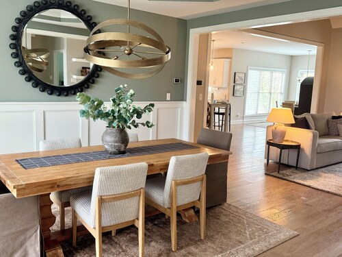 Kentucky Derby Luxury Rental - 5BR Home Sleeps 10 - 25 Min to Churchill Downs