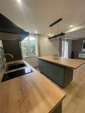 Private kitchen - Le Serre 2 - Apartment in a detached house in the mountains (Belvédère)