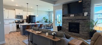 Centrally Located 4-bedroom house with close access to restaurants and Highways
