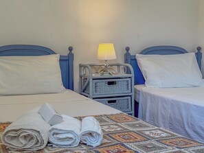 2 Schlafzimmer, Schreibtisch, Bügeleisen/Bügelbrett, Reisekinderbett