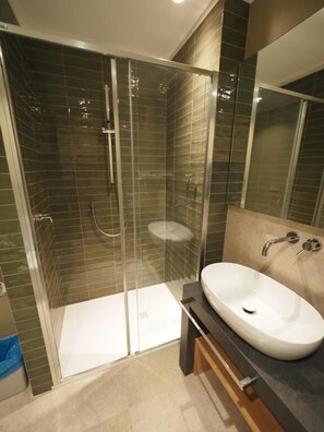 Dreibettzimmer | Badezimmer