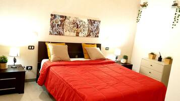 Classic Room | In-room safe, desk, laptop workspace, blackout curtains