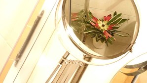 Economy Üç Kişilik Oda | Banyo | Duş, saç kurutma makinesi, havlu, sabun
