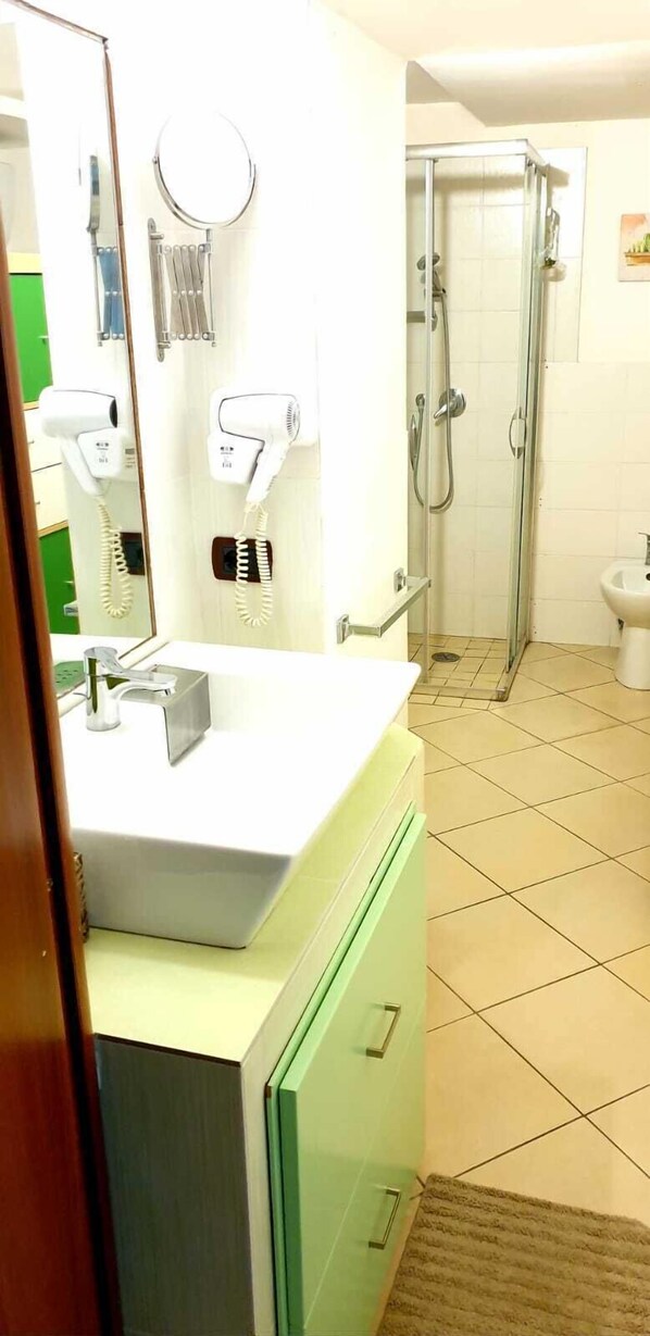 Quadrupla familiare, non fumatori, vista città | Bagno