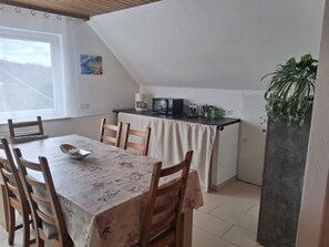 Dining - Holiday Apartment 'Doilfinger Plus' with Wi-Fi (Neckartailfingen)