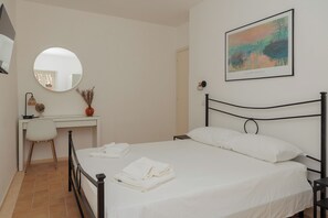 2 chambres, fer et planche à repasser, Wi-Fi gratuit, draps fournis
