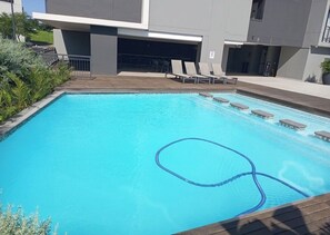 Pool - Cozy 1-bedroom apartment for 2 adults in a perfect Umhlanga Ridge, Durban. (Durban)