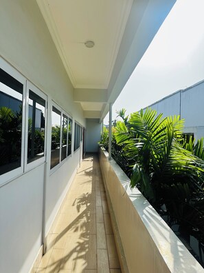Property grounds - 3-bedroom cozy escape in North Legon (Greater Accra Region)