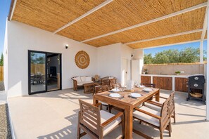 Outdoor dining - Cubo's Casa Rural La Flamenca / Private pool / Air conditioning / Free Wi-Fi (Alhaurín el Grande)
